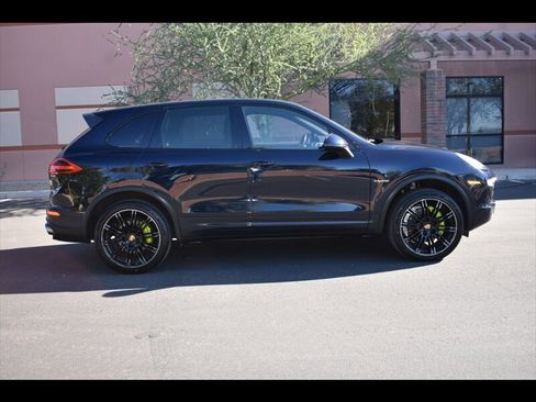 Used 2017 Porsche Cayenne S w/ Premium Package image 1