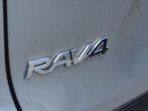 Used 2024 Toyota RAV4 XLE FWD image 21