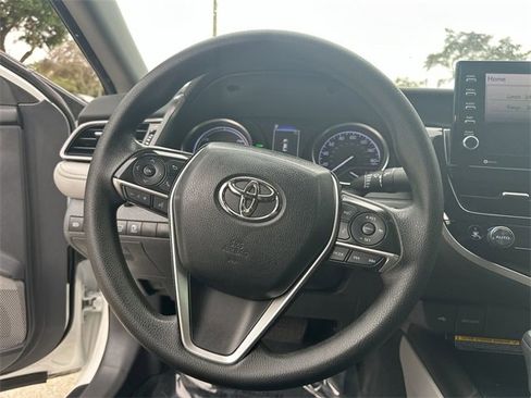 Used 2021 Toyota Camry LE image 11