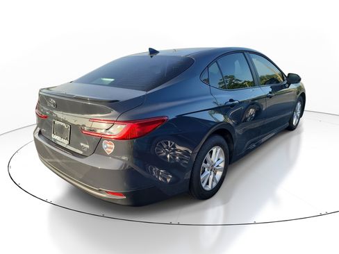 Used 2025 Toyota Camry LE w/ Convenience Package FWD image 7