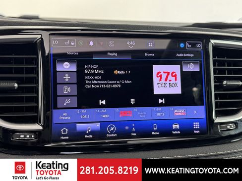 Used 2023 Chrysler Pacifica Limited FWD image 24