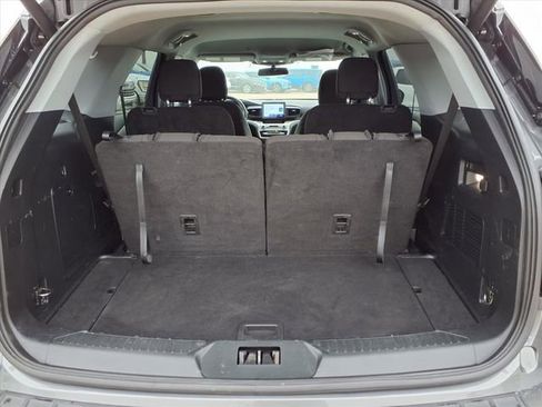 Used 2022 Ford Explorer XLT image 13