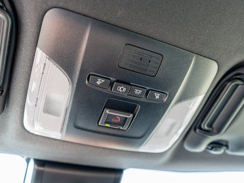 Used 2022 Toyota Corolla SE w/ SE Preferred Package image 35