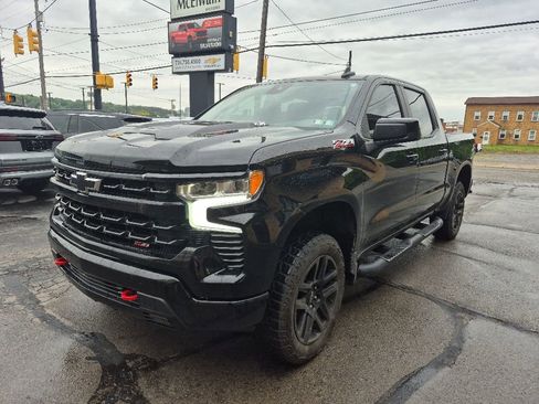 Used 2023 Chevrolet Silverado 1500 LT Trail Boss w/ Convenience Package II AWD/4WD image 3