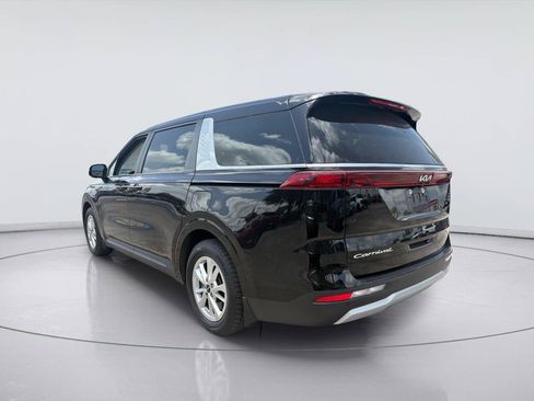 Used 2022 Kia Carnival LX FWD image 3