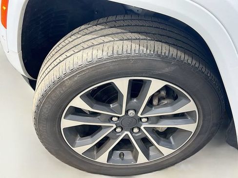 Used 2023 Jeep Grand Cherokee Overland AWD/4WD image 33