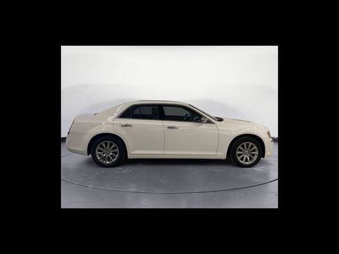 Used 2011 Chrysler 300 C RWD image 7