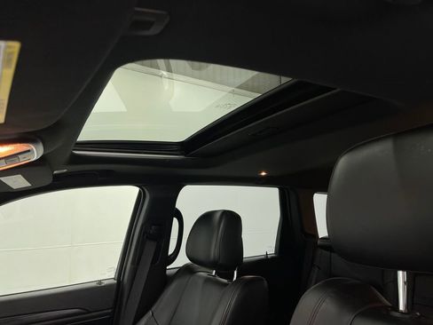 Used 2019 Jeep Grand Cherokee Altitude image 12