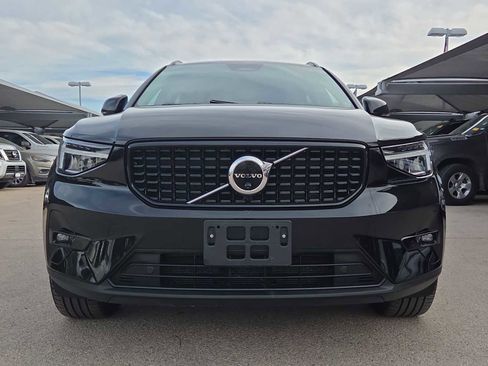 Used 2023 Volvo XC40 B4 Ultimate image 9