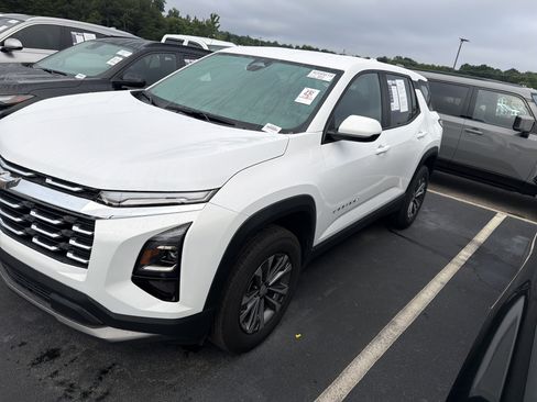 Used 2026 Chevrolet Equinox LT FWD image 5