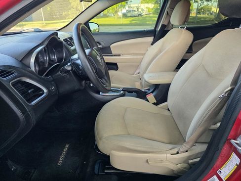 Used 2014 Dodge Avenger SE FWD image 9