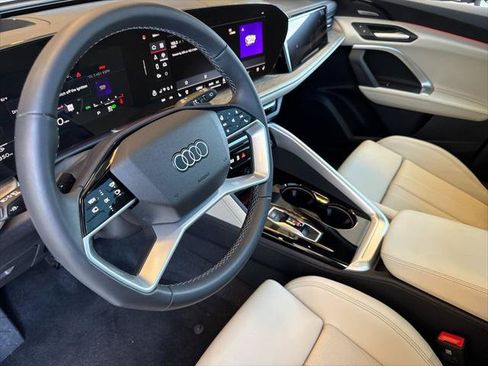 Certified 2025 Audi Q5 Prestige AWD/4WD image 11