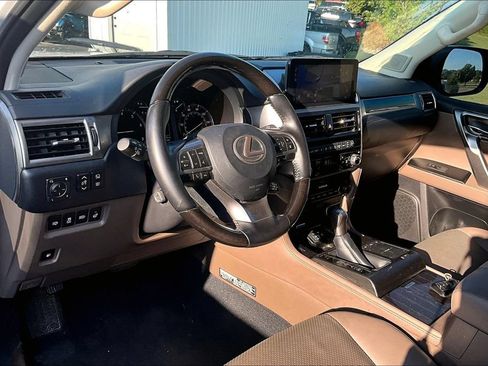 Used 2023 Lexus GX 460 Luxury w/ Accessory Package AWD/4WD image 5
