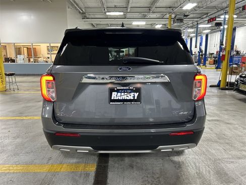 Used 2021 Ford Explorer XLT w/ Equipment Group 202A image 7