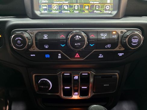 Used 2023 Jeep Wrangler Unlimited Sahara AWD/4WD image 33