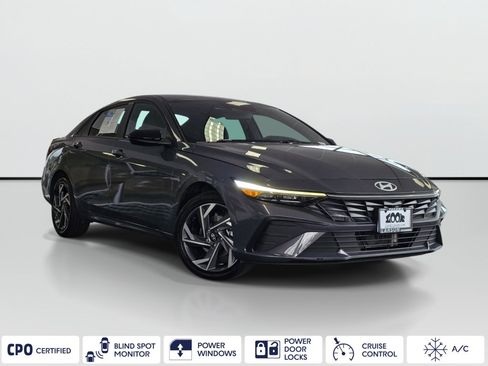 Used 2025 Hyundai Elantra SEL FWD image 1