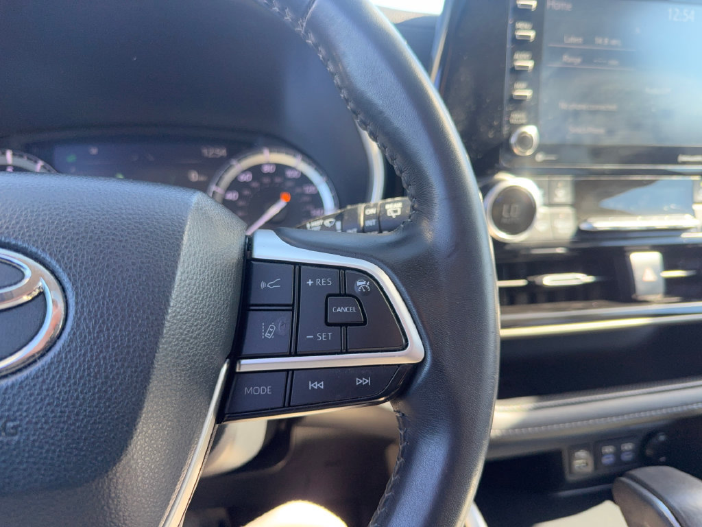 Used 2022 Toyota Highlander XLE AWD/4WD image 21