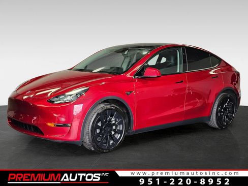 Used 2024 Tesla Model Y Long Range AWD/4WD image 1