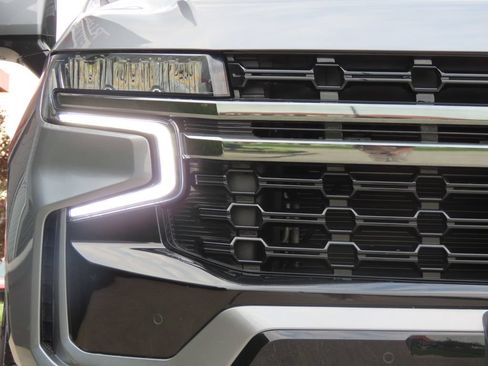 Used 2021 Chevrolet Tahoe Z71 w/ Luxury Package AWD/4WD image 14
