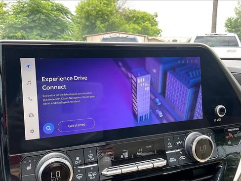 Used 2023 Toyota Highlander XLE FWD image 28
