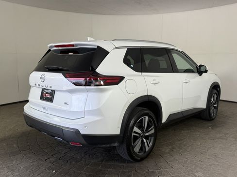 Used 2026 Nissan Rogue SL FWD image 9