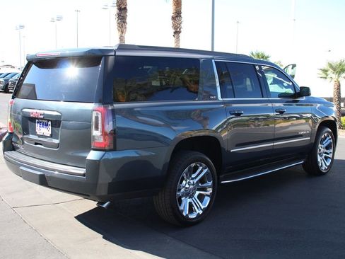 Used 2020 GMC Yukon XL SLT w/ Premium Edition image 8