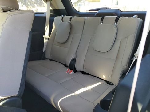 Used 2022 Ford Explorer XLT image 7