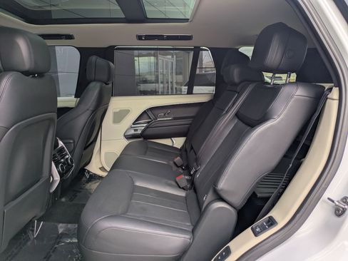 Used 2022 Land Rover Range Rover Long Wheelbase SE image 27