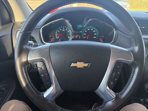 Used 2016 Chevrolet Traverse LT w/ Style and Technology Package FWD image 17
