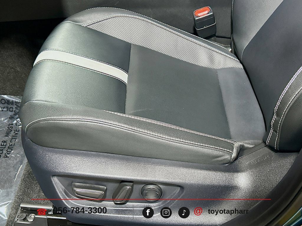 Used 2025 Toyota Camry SE w/ Convenience Package FWD image 17
