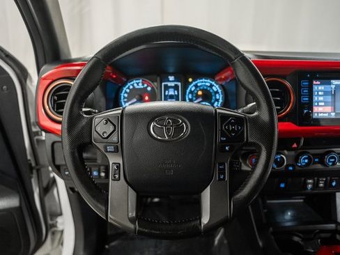 Used 2018 Toyota Tacoma TRD Off-Road image 29