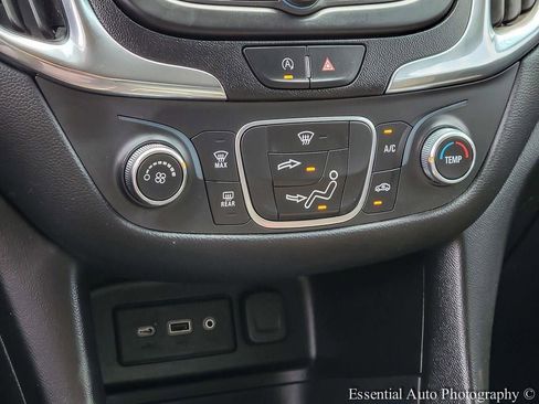 Used 2022 Chevrolet Equinox LT image 18