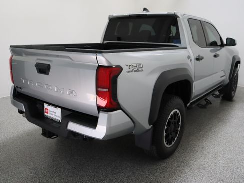 Certified 2024 Toyota Tacoma TRD Off-Road AWD/4WD image 7