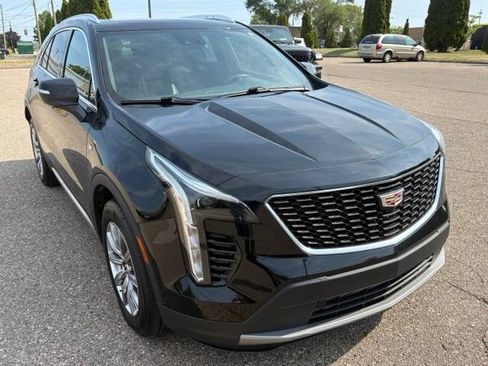 Used 2023 Cadillac XT4 Premium Luxury w/ Cold Weather Package AWD/4WD image 8