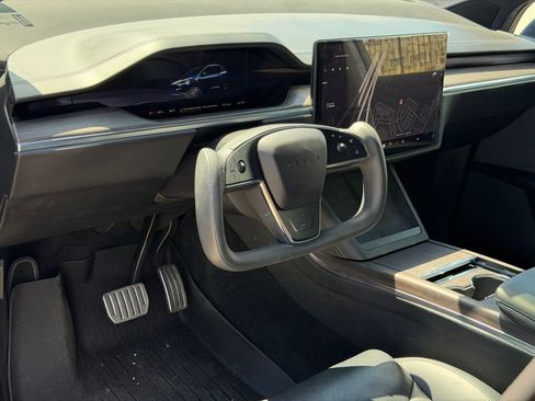 Used 2023 Tesla Model X image 23