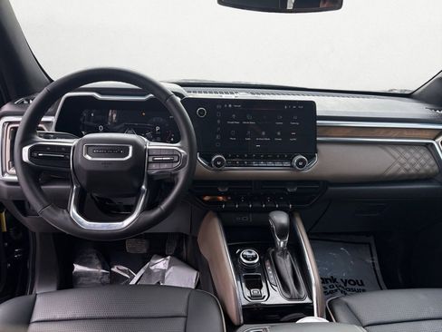 Used 2024 GMC Canyon Denali image 13