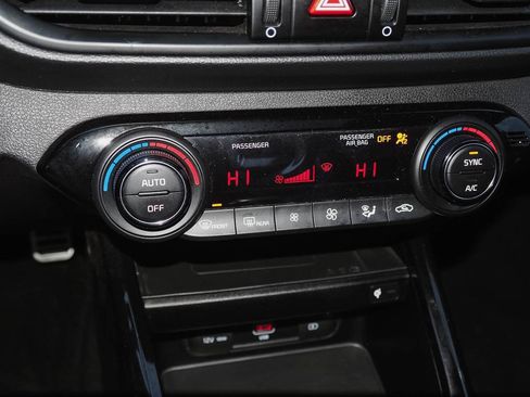 Used 2023 Kia Forte GT-Line w/ GT-Line Premium Package image 17