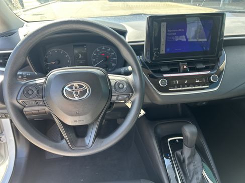 Used 2025 Toyota Corolla LE FWD image 12