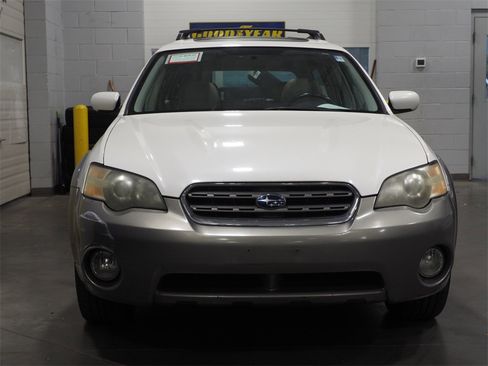 Used 2005 Subaru Outback 2.5i Limited image 2
