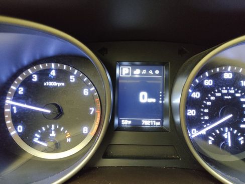 Used 2018 Hyundai Santa Fe Sport w/ 2.4L Value Package 02 FWD image 23