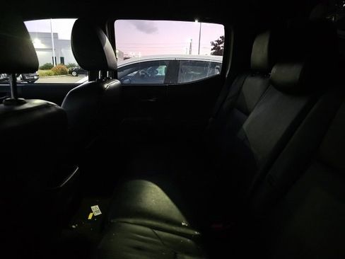 Used 2022 Toyota Tacoma TRD Off-Road image 10