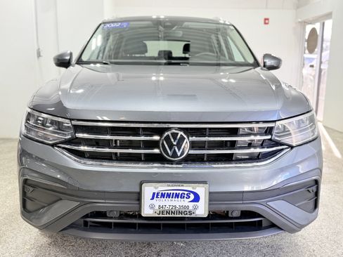 Used 2022 Volkswagen Tiguan SE w/ Panoramic Sunroof Package image 2