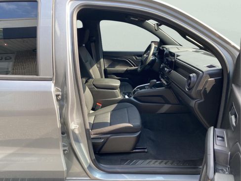 Used 2025 Chevrolet Colorado Trail Boss AWD/4WD image 32