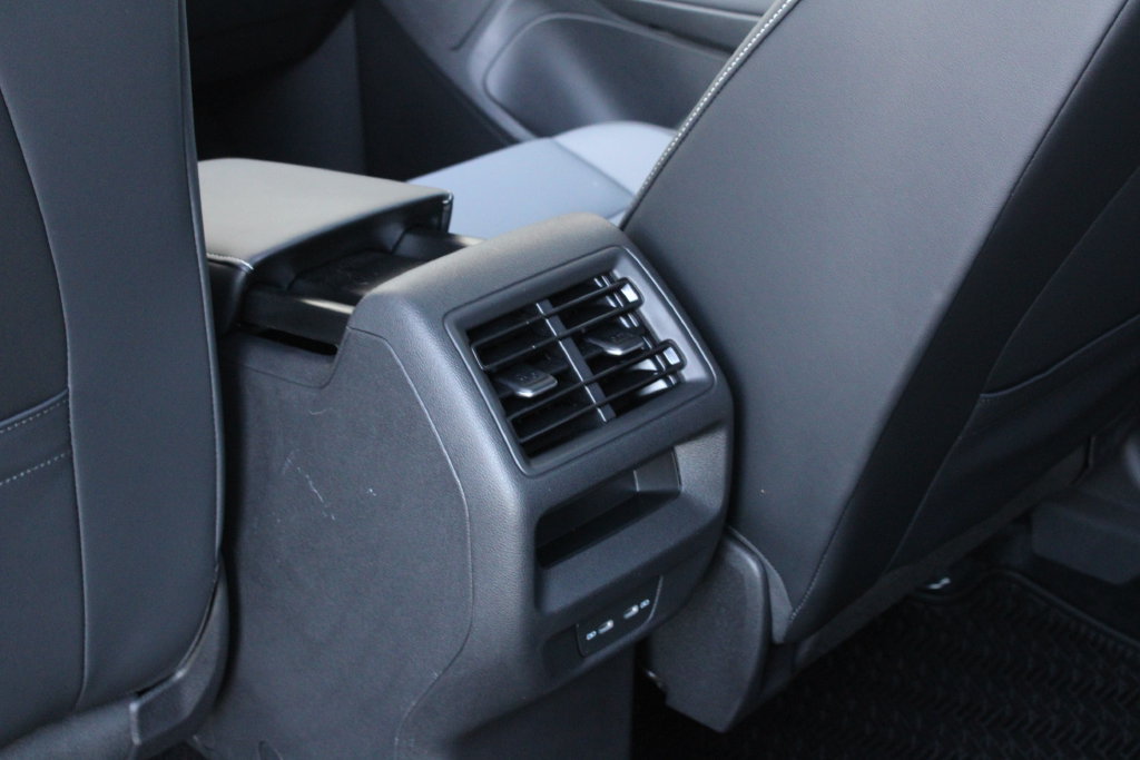 Used 2026 Volkswagen Tiguan SE AWD/4WD image 21