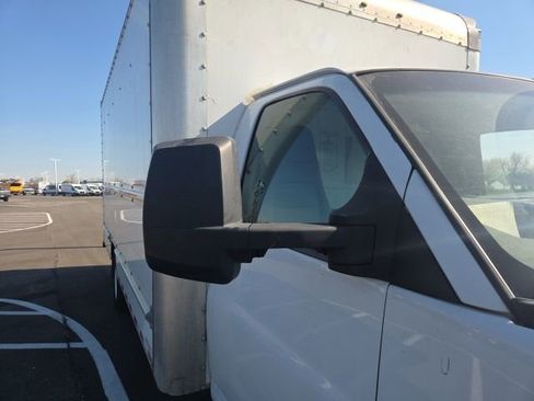 Used 2018 GMC Savana 3500 Extended w/ Driver Convenience Package image 5