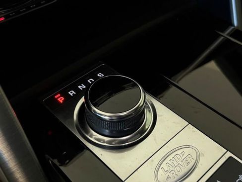 Used 2020 Land Rover Discovery HSE image 17