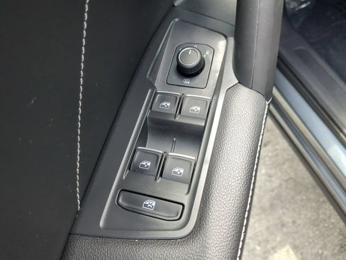 Certified 2023 Volkswagen Tiguan SE FWD image 17