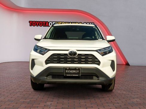 Used 2025 Toyota RAV4 XLE AWD/4WD image 2