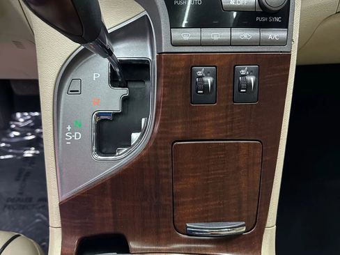 Used 2012 Toyota Venza XLE image 19