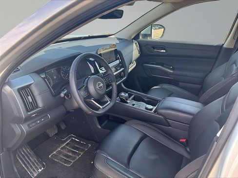Used 2024 Nissan Pathfinder SL AWD/4WD image 19